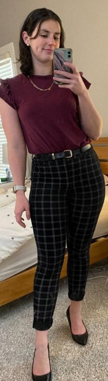 ピオニー・エクスポーズ・ハー・ジューシー・プッシー・アンド・スラッティー・サイド 1