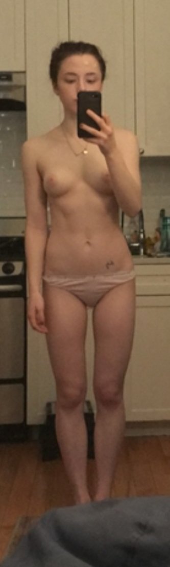 リリー・ノーティー・ベイブ・エクスポージング・ハー・タイト・アス・アンド・プッシー 3