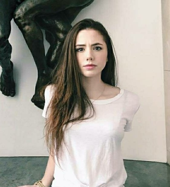 リリー・ノーティー・ベイブ・エクスポージング・ハー・タイト・アス・アンド・プッシー 5