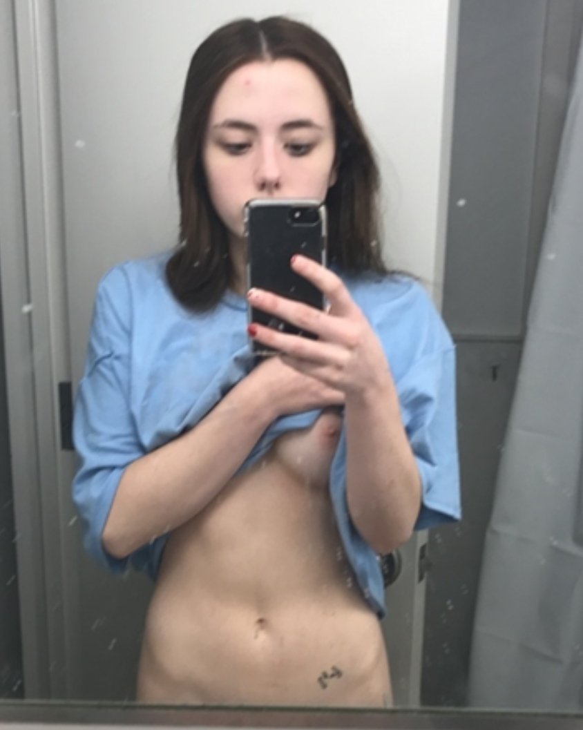 リリー・ノーティー・ベイブ・エクスポージング・ハー・タイト・アス・アンド・プッシー 8