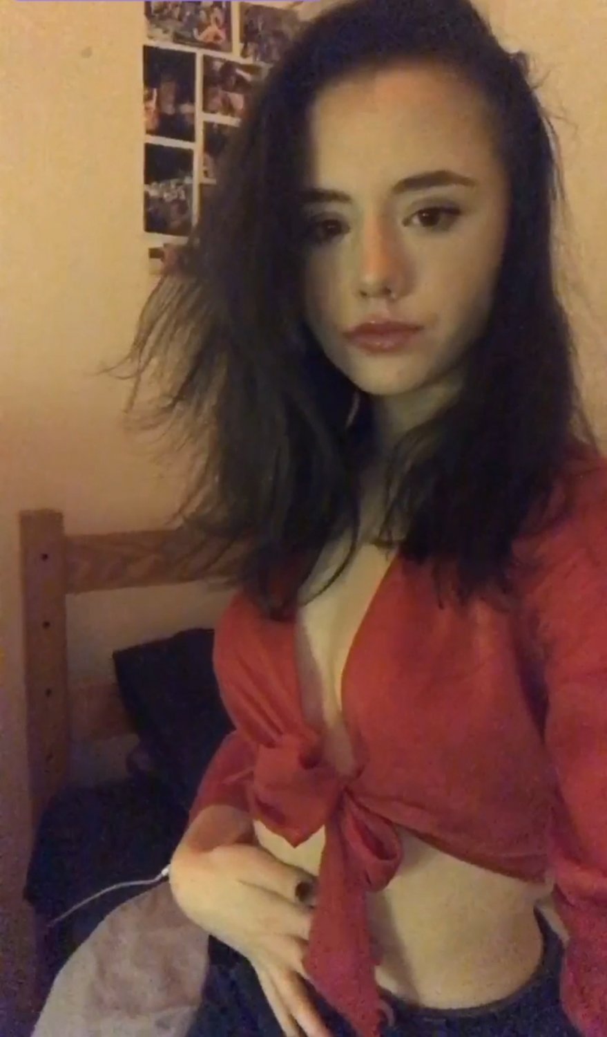 リリー・ノーティー・ベイブ・エクスポージング・ハー・タイト・アス・アンド・プッシー 14