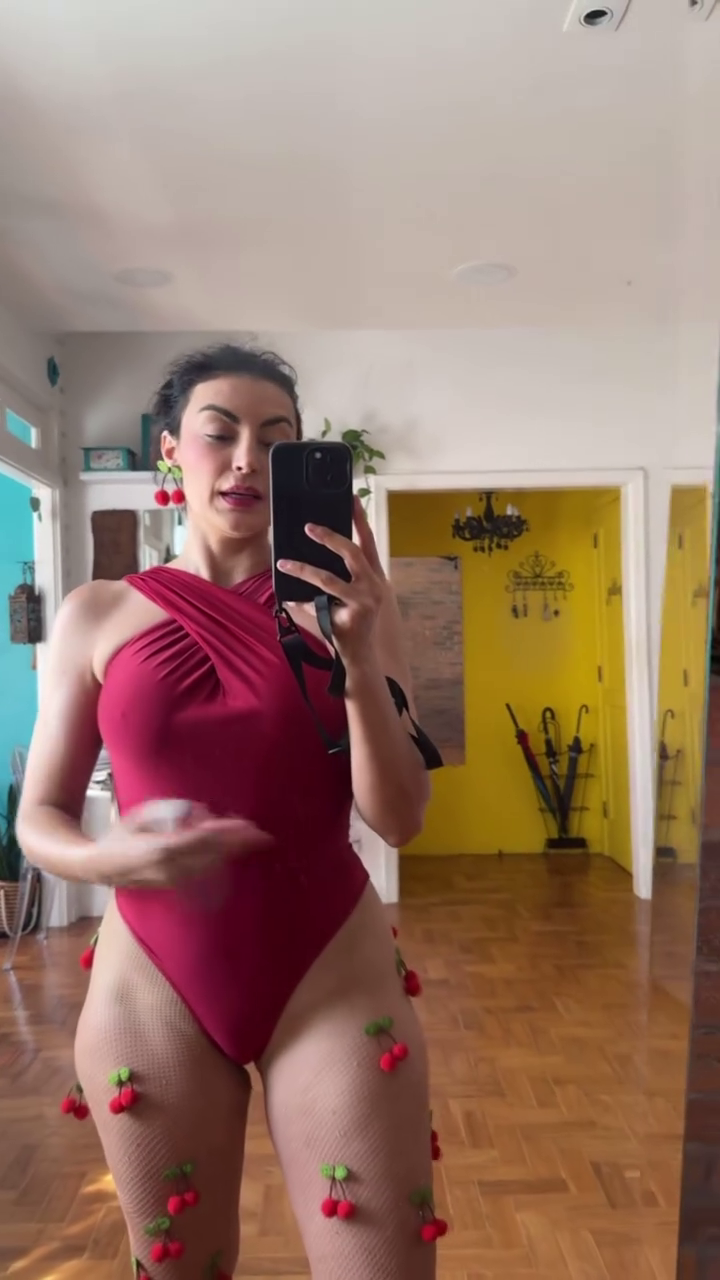 Aline Malafaia Flaunting Her Hot Body in a Spicy Tease 4