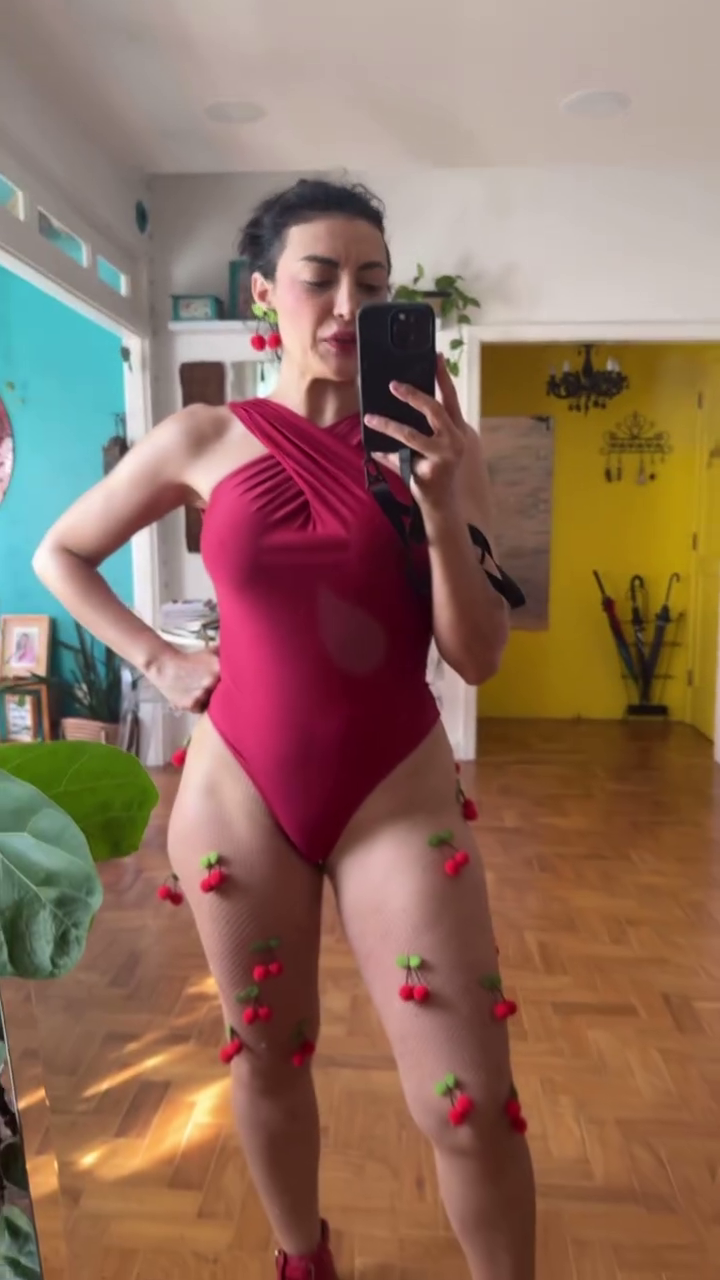 Aline Malafaia Flaunting Her Hot Body in a Spicy Tease 11