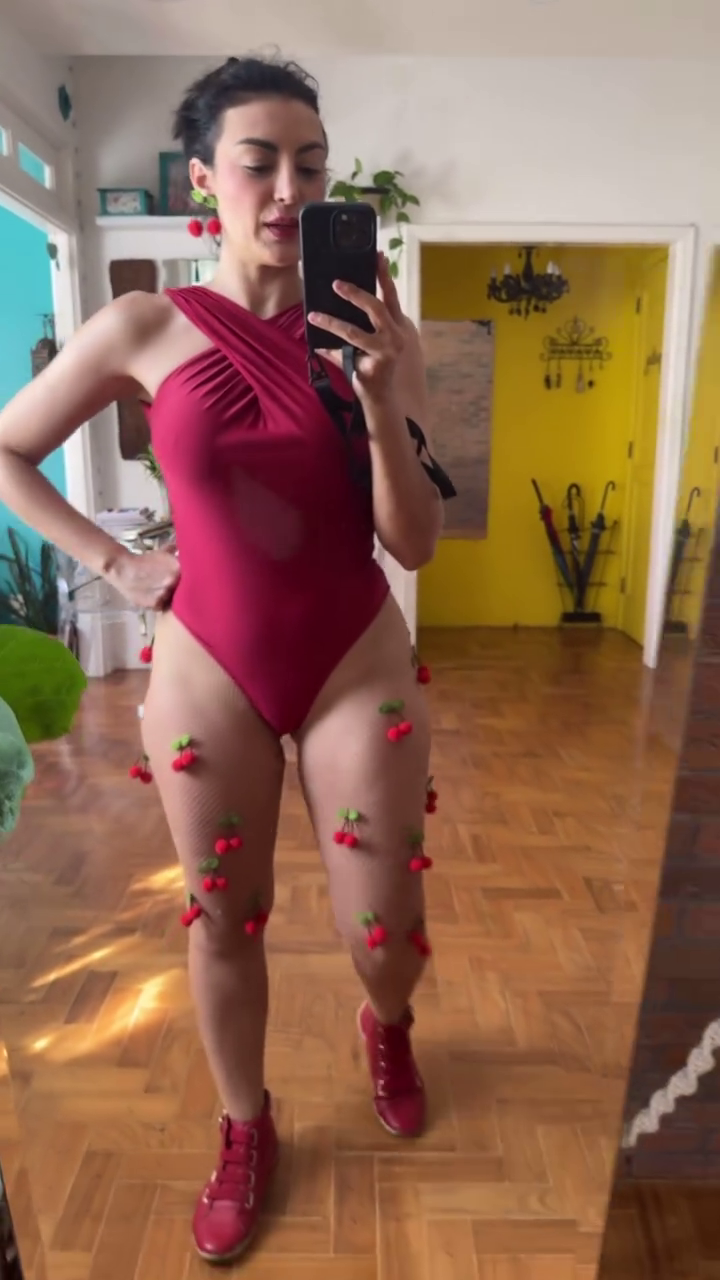 Aline Malafaia Flaunting Her Hot Body in a Spicy Tease 14