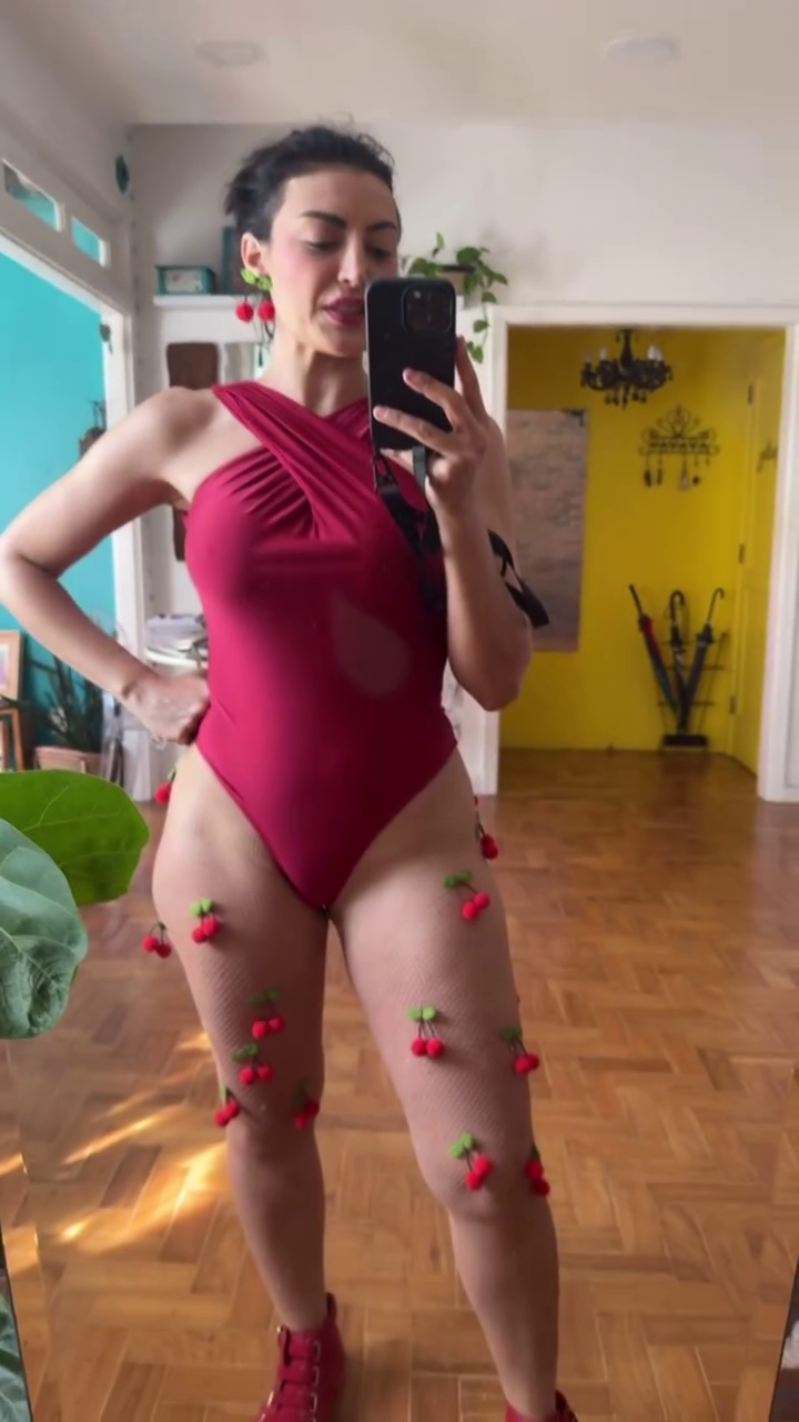 Aline Malafaia Flaunting Her Hot Body in a Spicy Tease 19