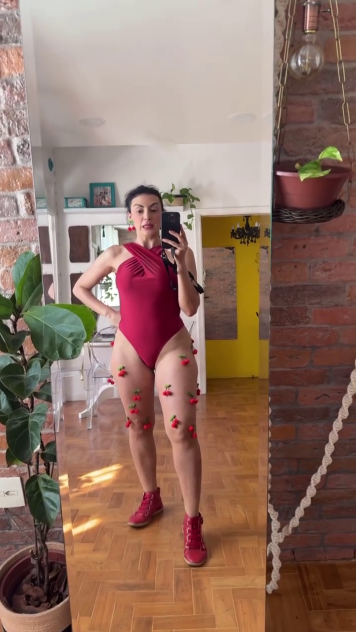 Aline Malafaia Flaunting Her Hot Body in a Spicy Tease 28