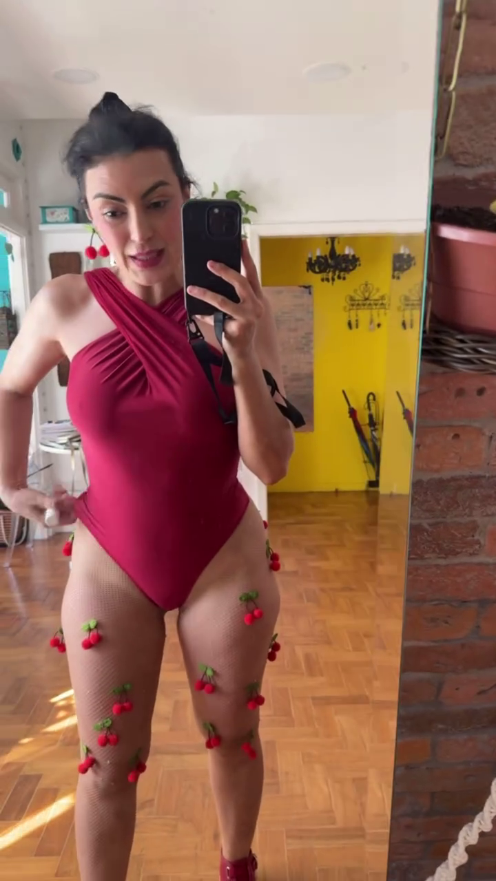 Aline Malafaia Flaunting Her Hot Body in a Spicy Tease 36