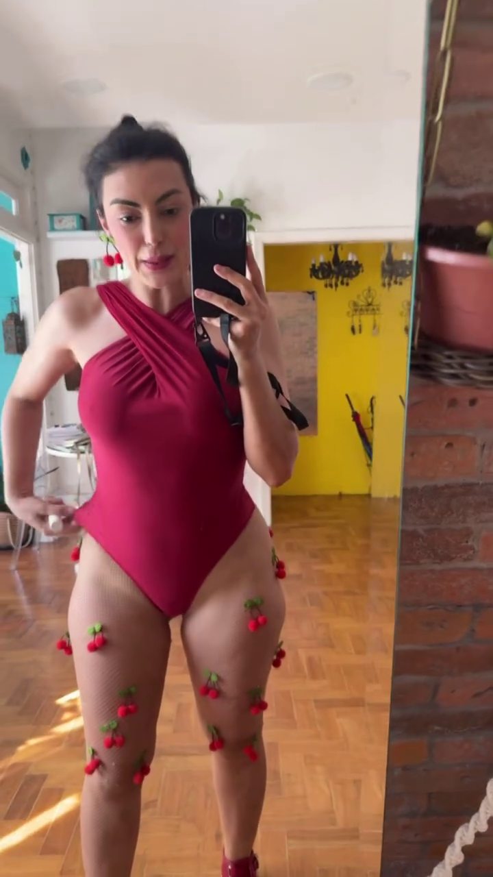 Aline Malafaia Flaunting Her Hot Body in a Spicy Tease 41