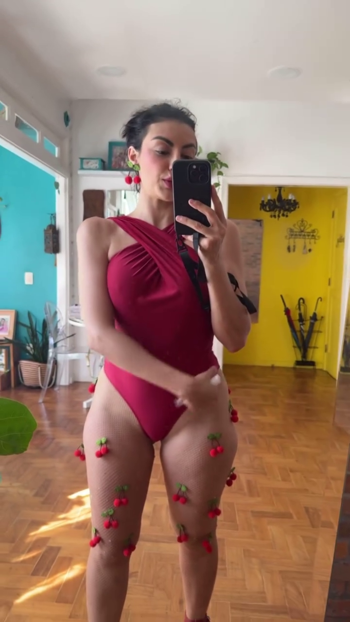 Aline Malafaia Flaunting Her Hot Body in a Spicy Tease 49