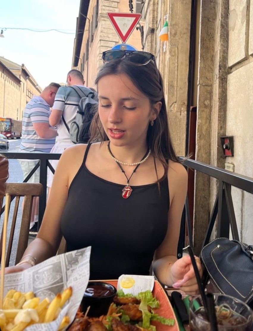 Floozy- Silke -twenty- uwielbia anal i ssie cię do sucha 3