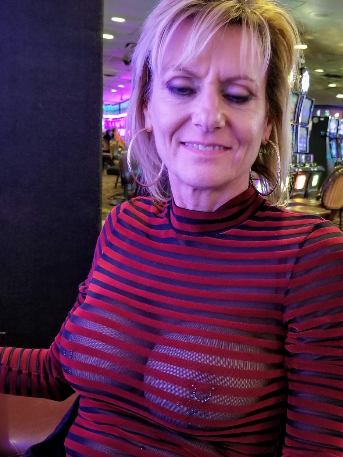 Erin pierced webslut floozy braless na zewnątrz dziwka 8