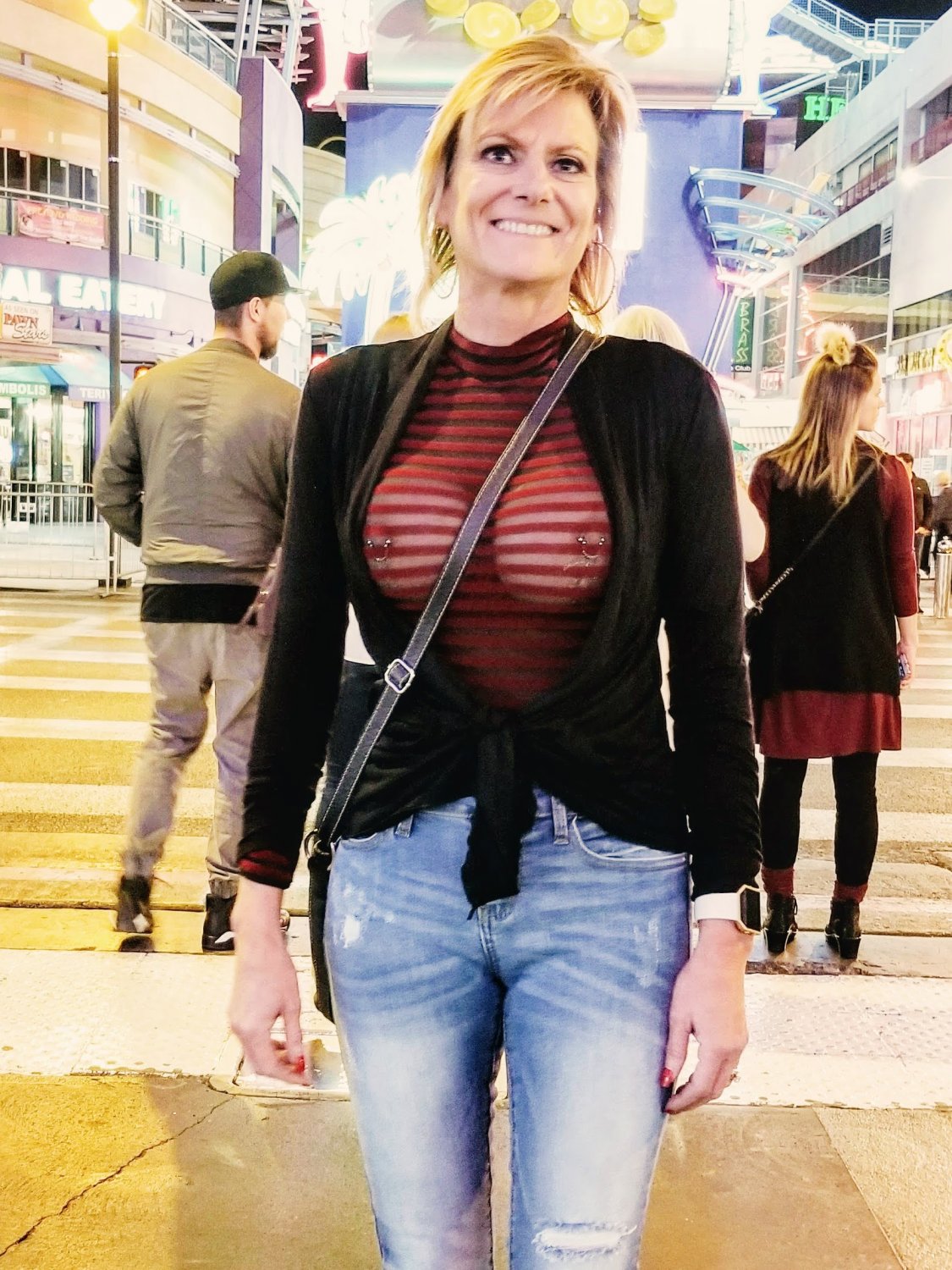 Erin pierced webslut floozy braless na zewnątrz dziwka 9