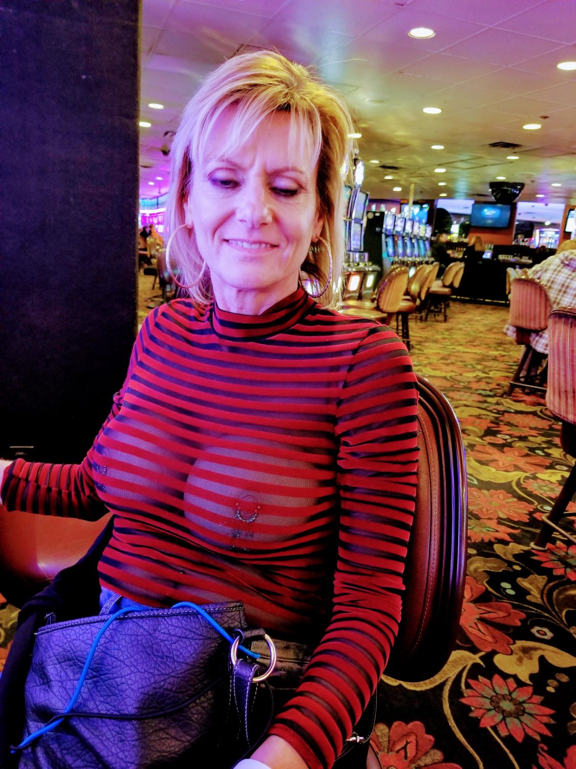 Erin pierced webslut floozy braless na zewnątrz dziwka 11