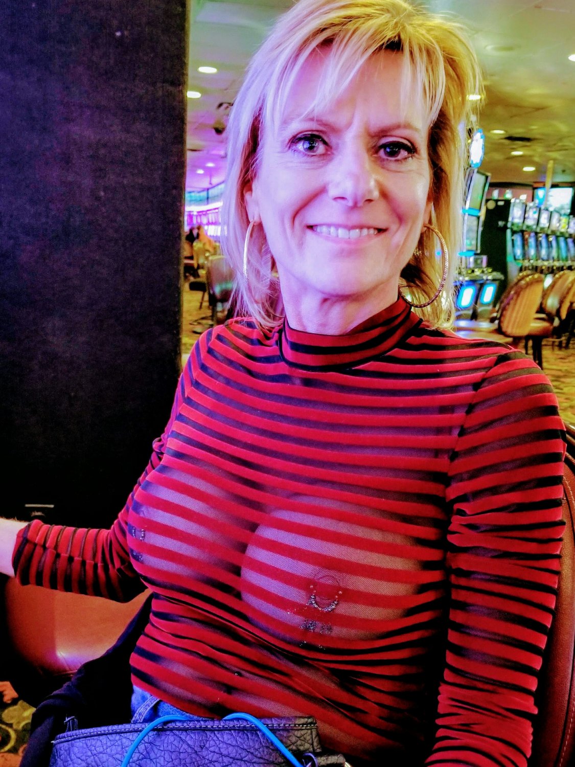 Erin pierced webslut floozy braless na zewnątrz dziwka 12