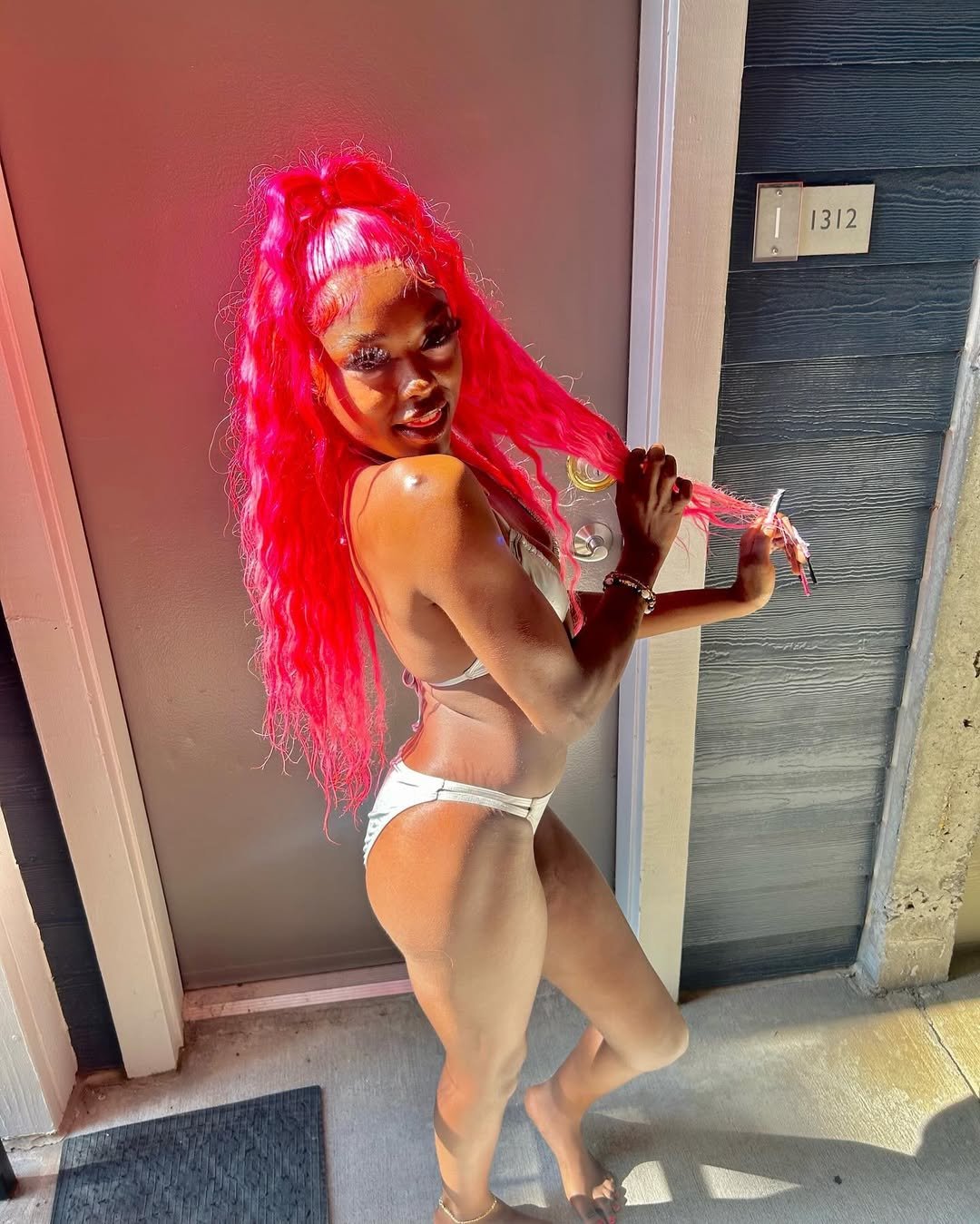 Thots de cheveux roses 56