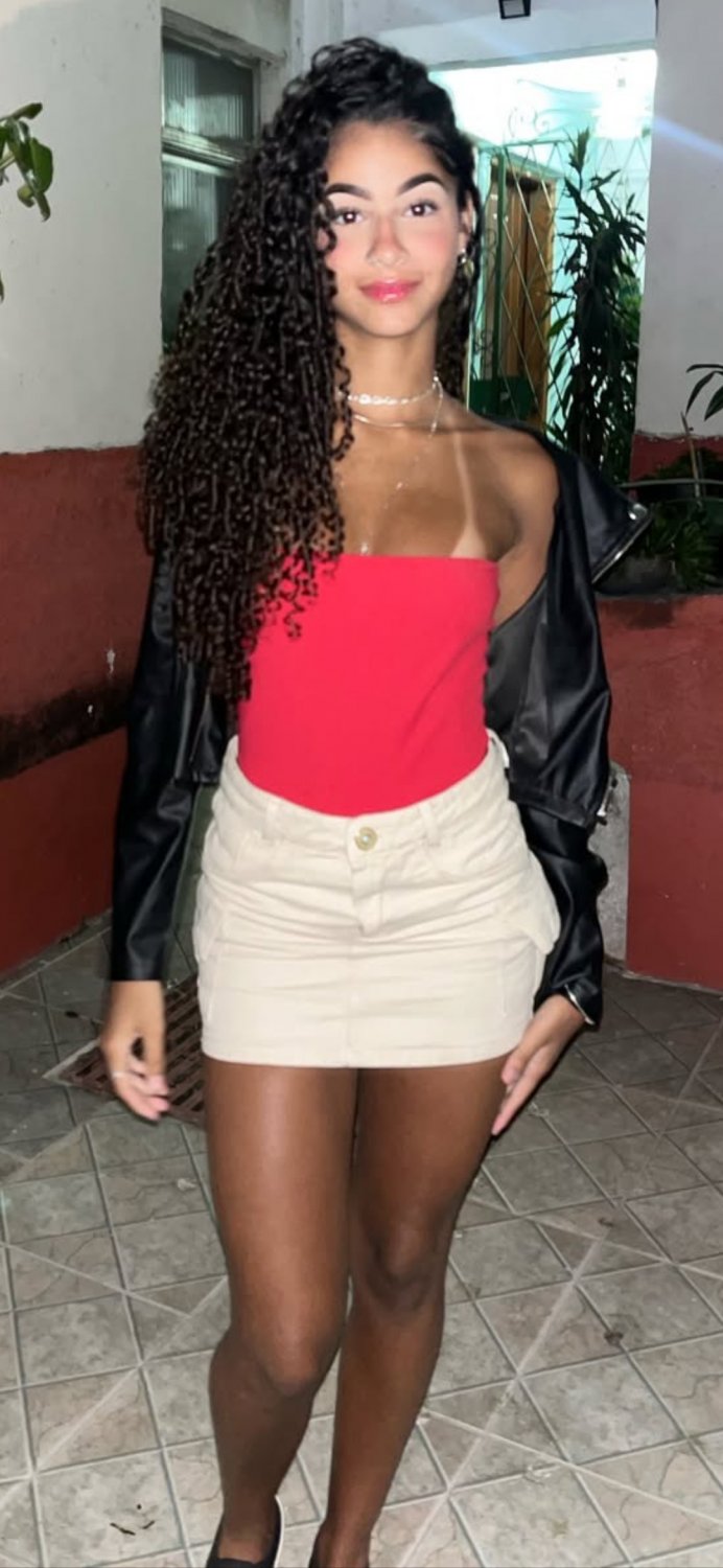 Novinha gostosa, ela tem potencial 4