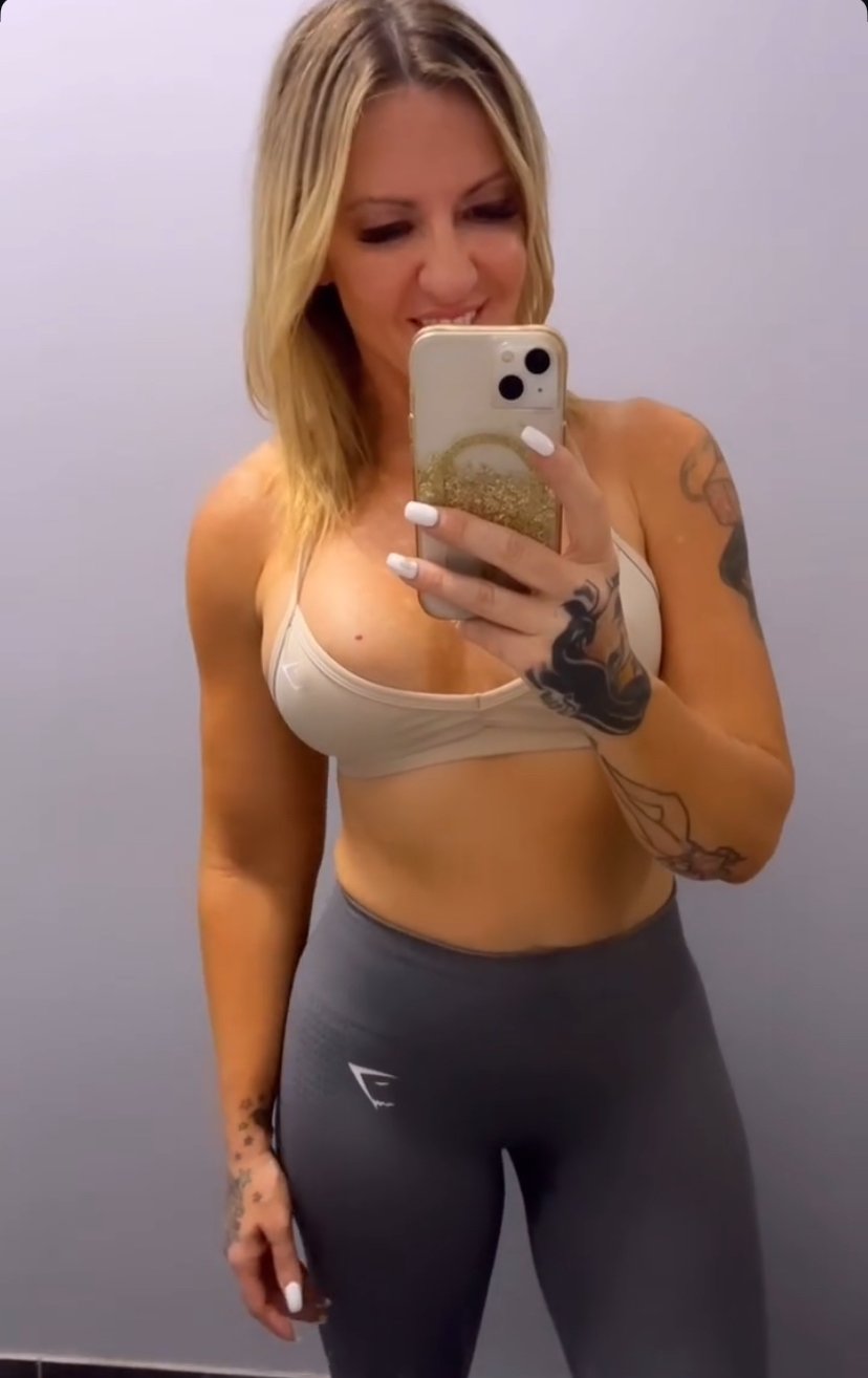 Mein pawg MILF mum, großen Penis Tyrannen Nachricht mich auf Kik oder wenn Sie beseech für meine mum.Aussiebetaboy5 Nachricht 6