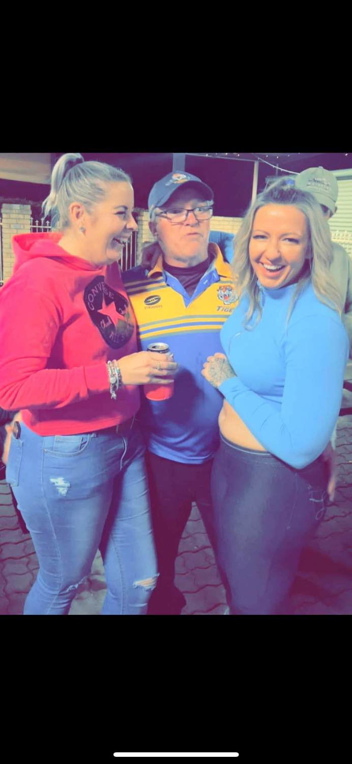 Mein pawg MILF mum, großen Penis Tyrannen Nachricht mich auf Kik oder wenn Sie beseech für meine mum.Aussiebetaboy5 Nachricht 8