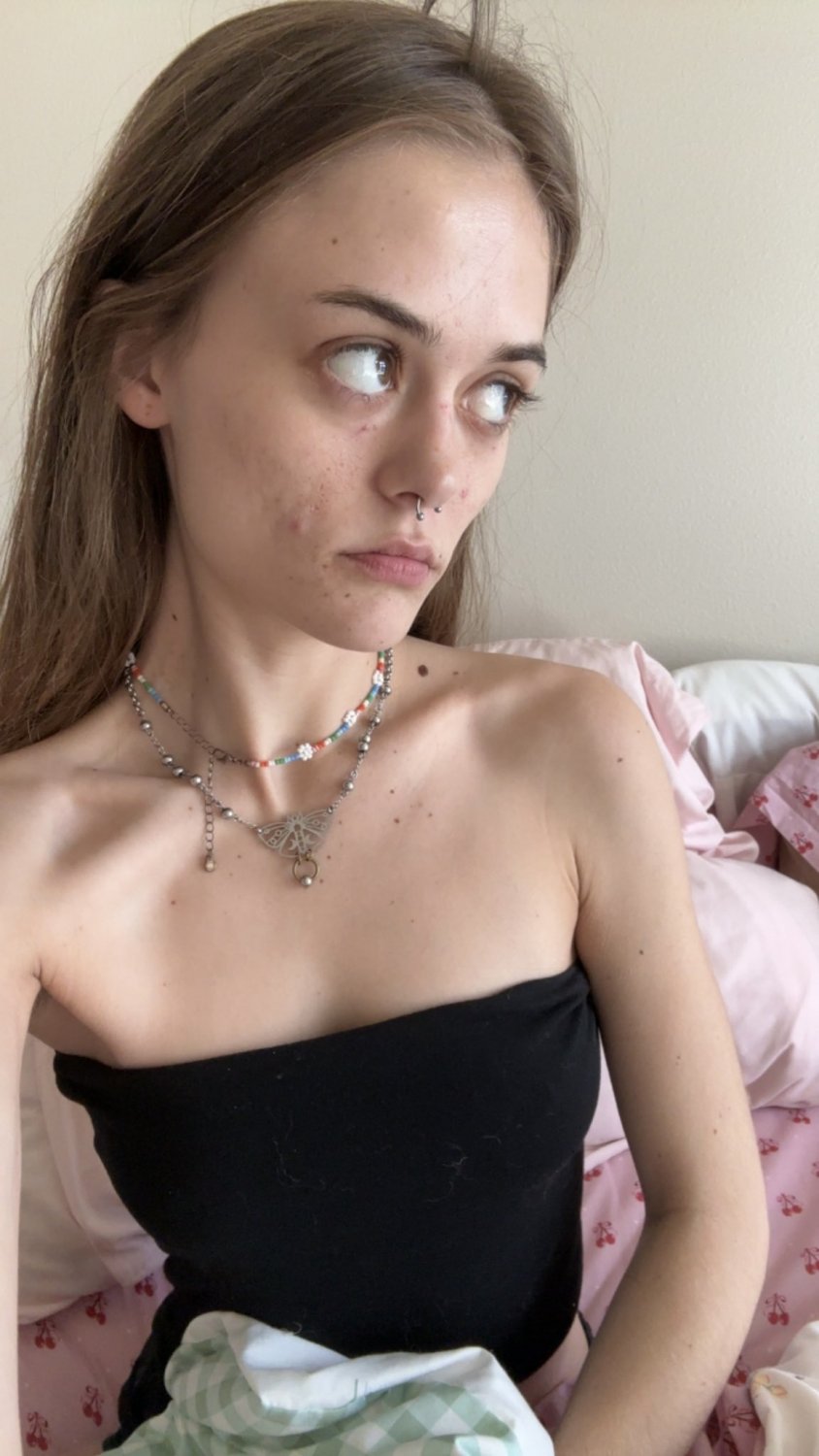 Sad Little Hussy Pleasures Herself Until She Breaks 2