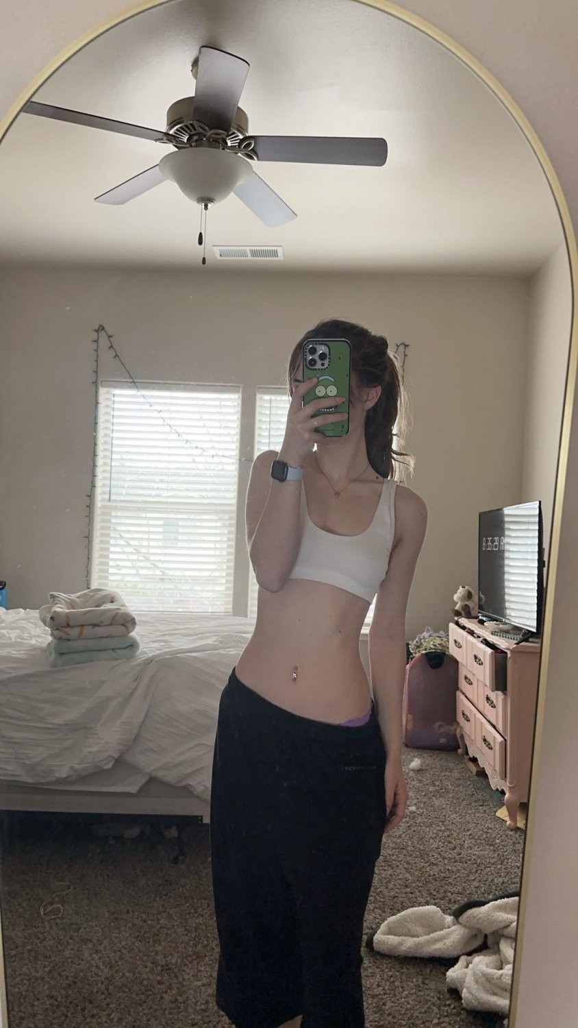 Sad Little Hussy Pleasures Herself Until She Breaks 3