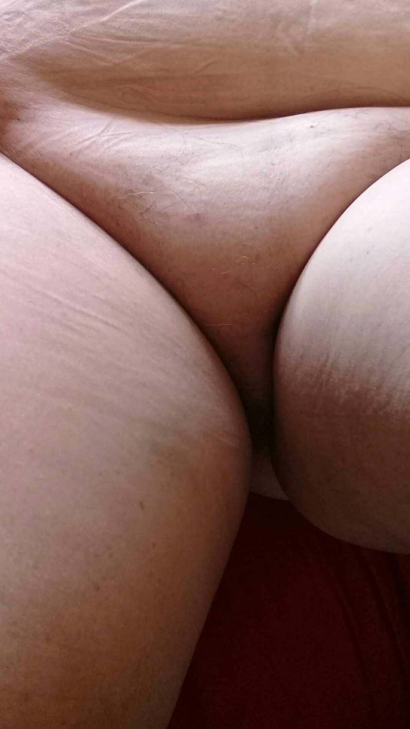 Coroa bucetuda levou leite na buceta 5