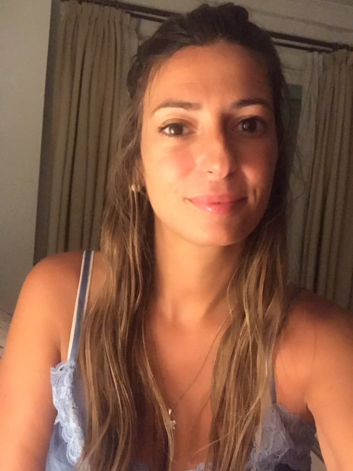 リータズ・ノーティー・セルフィーズ・ベッギング・フォア・ユア・タッチ 1