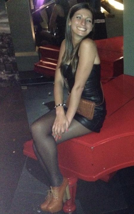 リータズ・ノーティー・セルフィーズ・ベッギング・フォア・ユア・タッチ 2