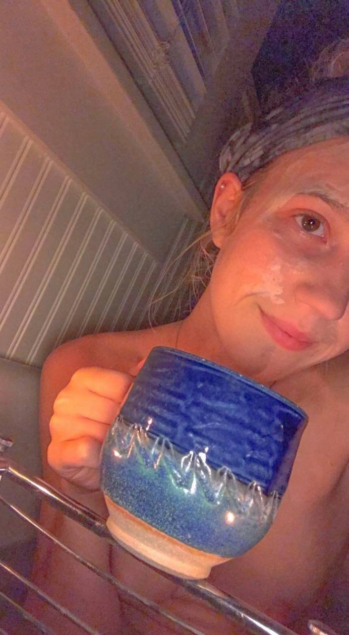 レベカズ・ダーティー・リトル・シークレッツ・イン・セルフィーズ 4