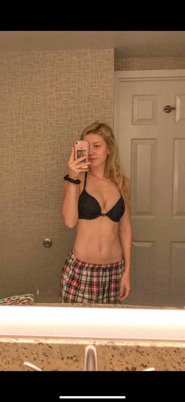 レベカズ・ダーティー・リトル・シークレッツ・イン・セルフィーズ 10