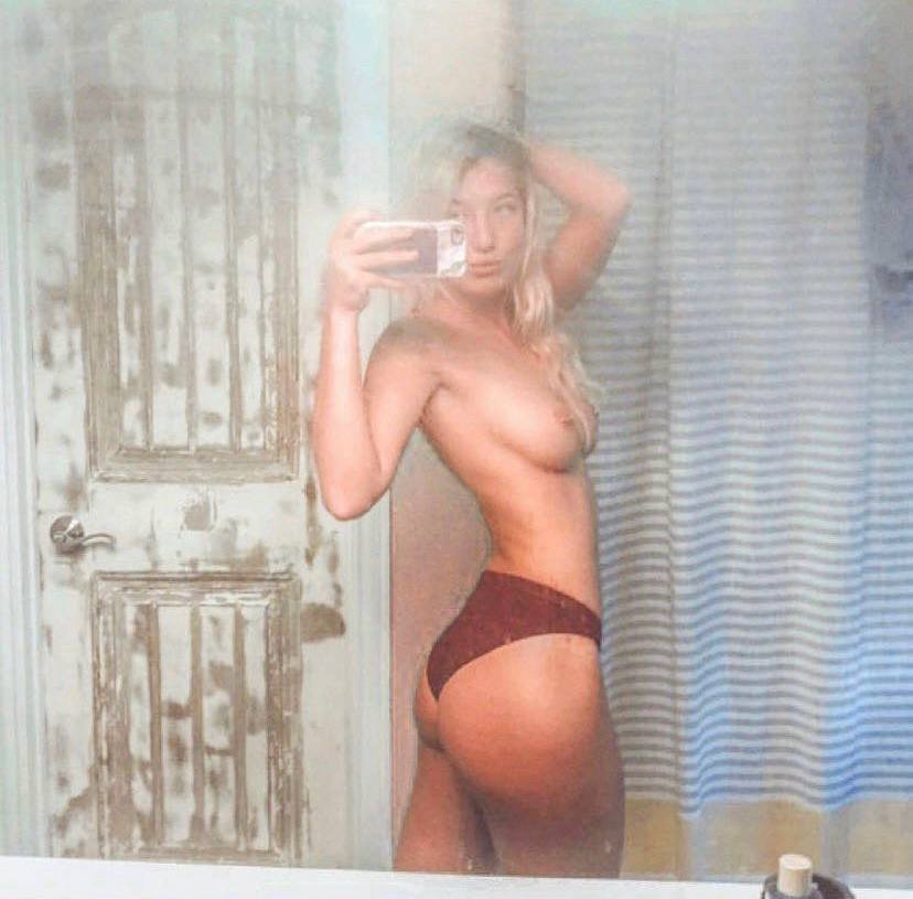 レベカズ・ダーティー・リトル・シークレッツ・イン・セルフィーズ 16