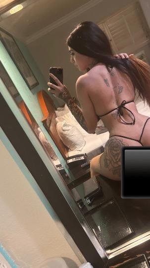 タトゥード・エスコート・ザイナズ・ノーティー・リークド・セルフィーズ 4