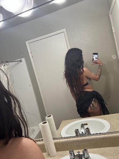 タトゥード・エスコート・ザイナズ・ノーティー・リークド・セルフィーズ 8