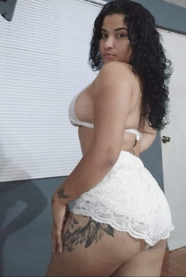 Busty Latina Bombshell Esmeralda Velazco from Altamira 5