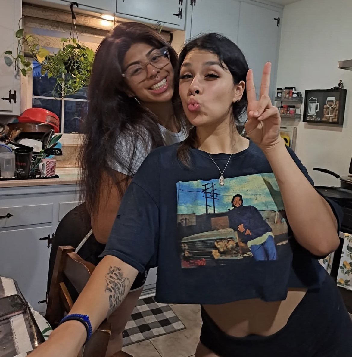 ウッド・ユー・スマッシュ・ディーズ・スモーキング・ホット・ラティーナ・スラッツ？ 5