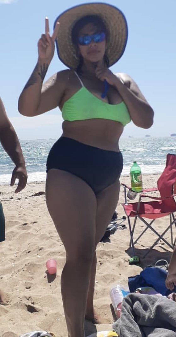 ウッド・ユー・スマッシュ・ディーズ・スモーキング・ホット・ラティーナ・スラッツ？ 6