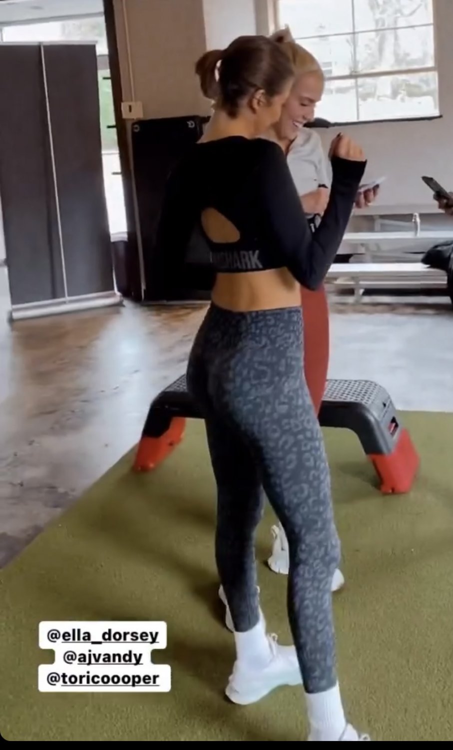 ミルフ・キャプチャード・イン・ハー・ノーティー・ホームメイド・アドベンチャーズ 40