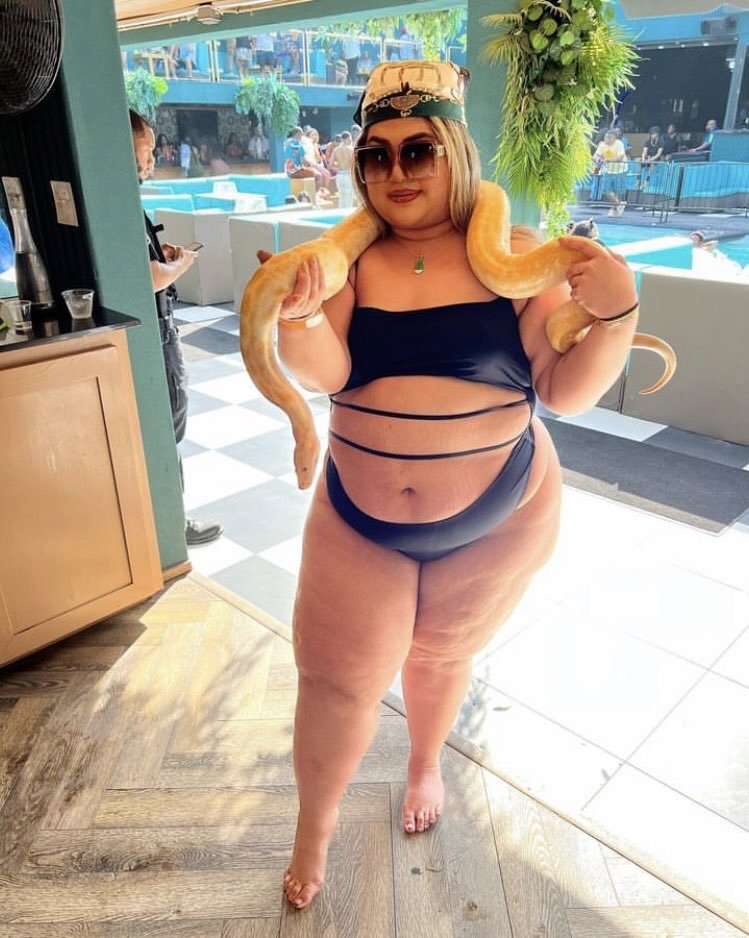Curvy Japanese BBW Rocking That Big Round Ass 1