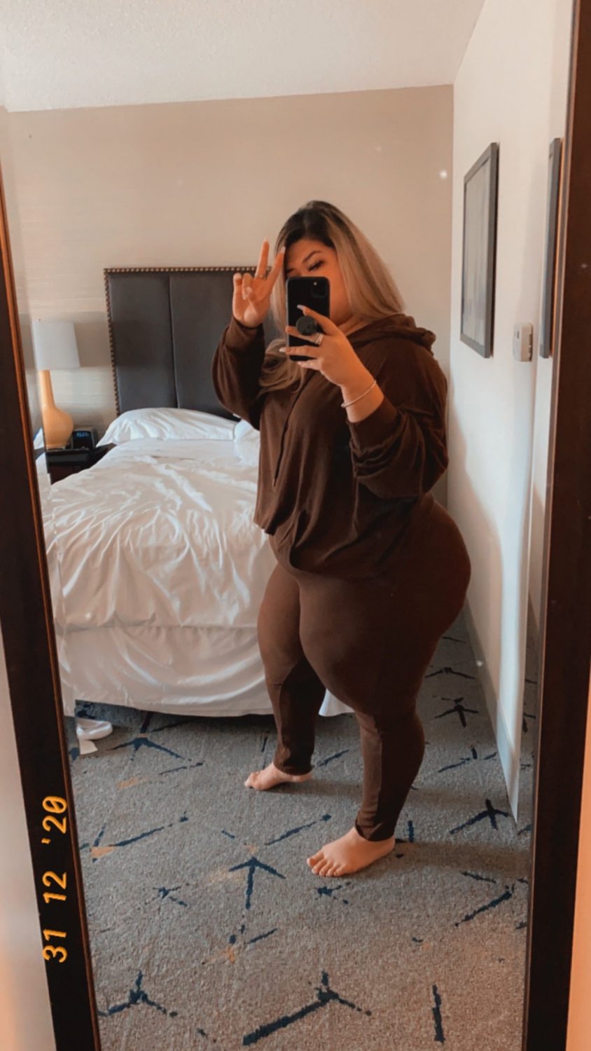 Curvy Japanese BBW Rocking That Big Round Ass 10