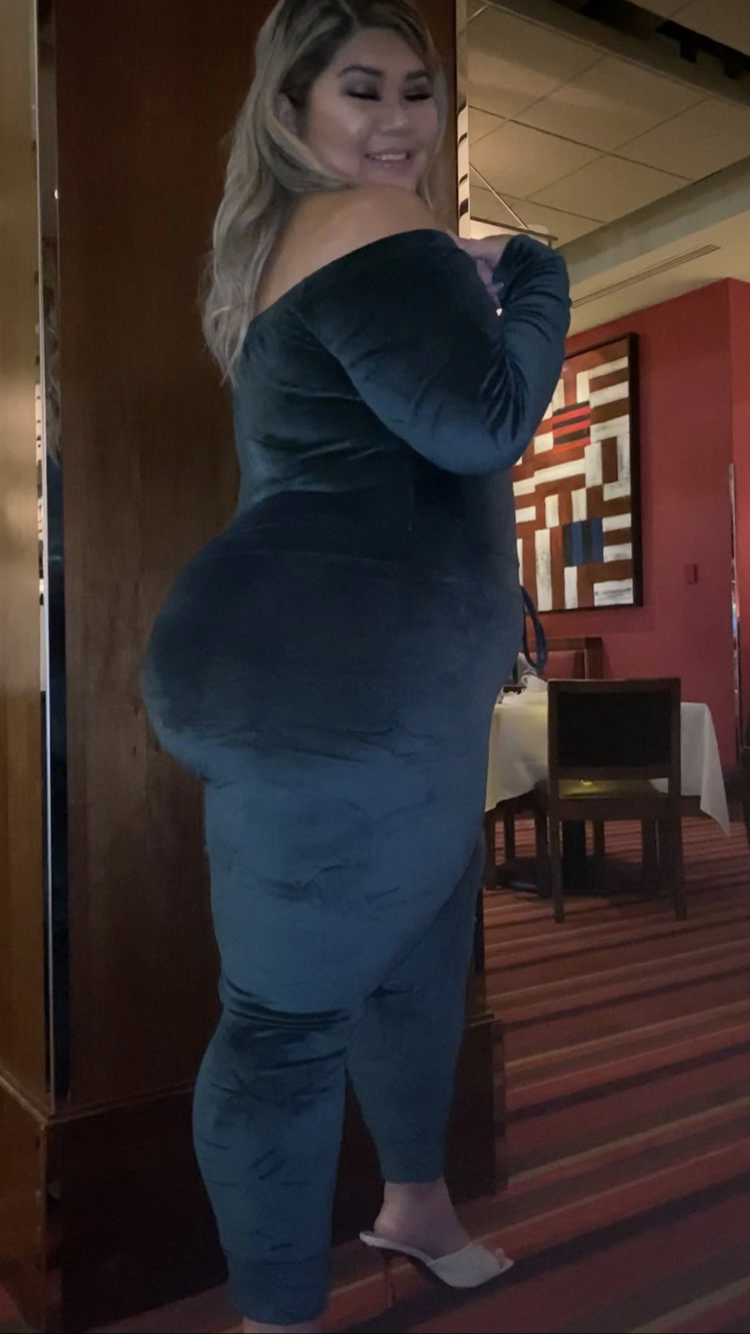 Curvy Japanese BBW Rocking That Big Round Ass 25