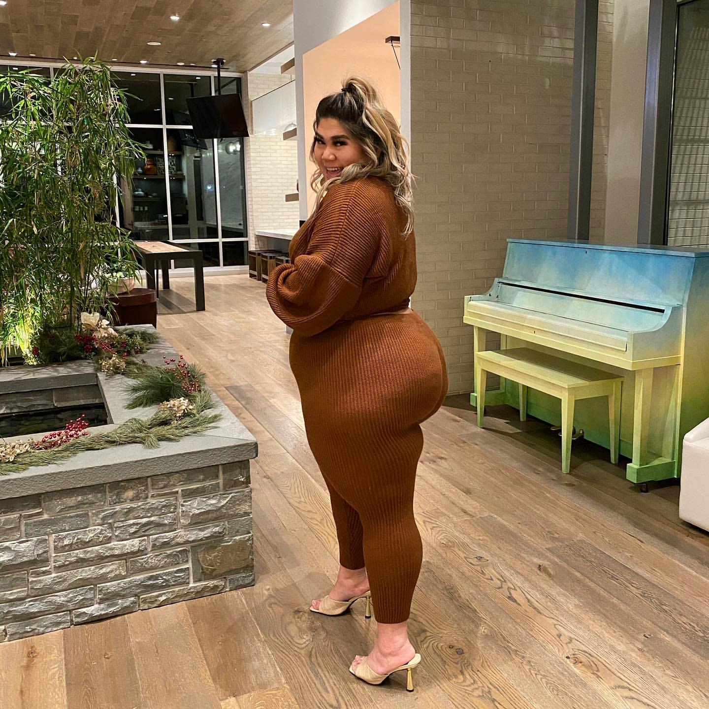 Curvy Japanese BBW Rocking That Big Round Ass 31