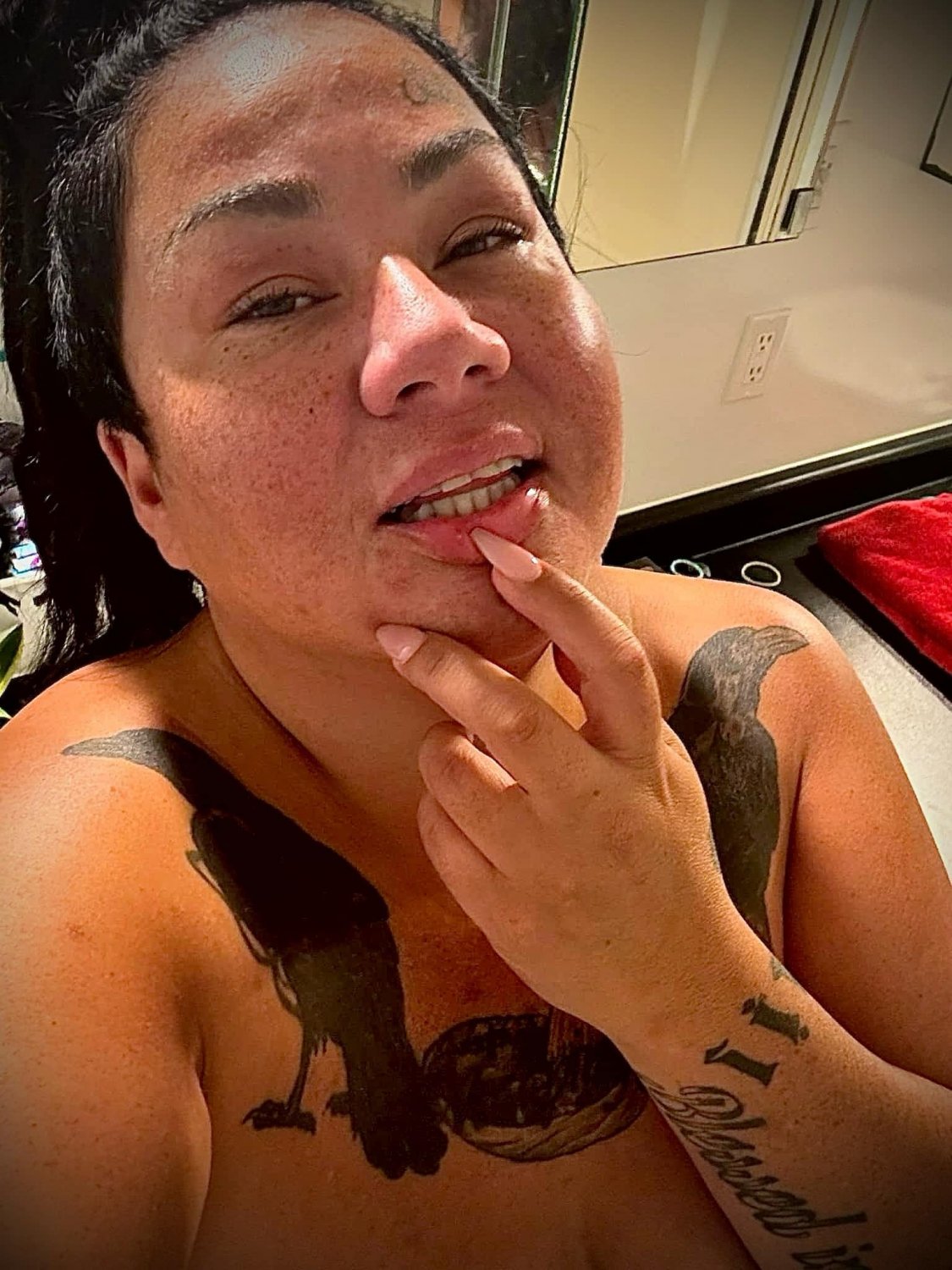 Native BBW Spreads Her Fat Cunt 2