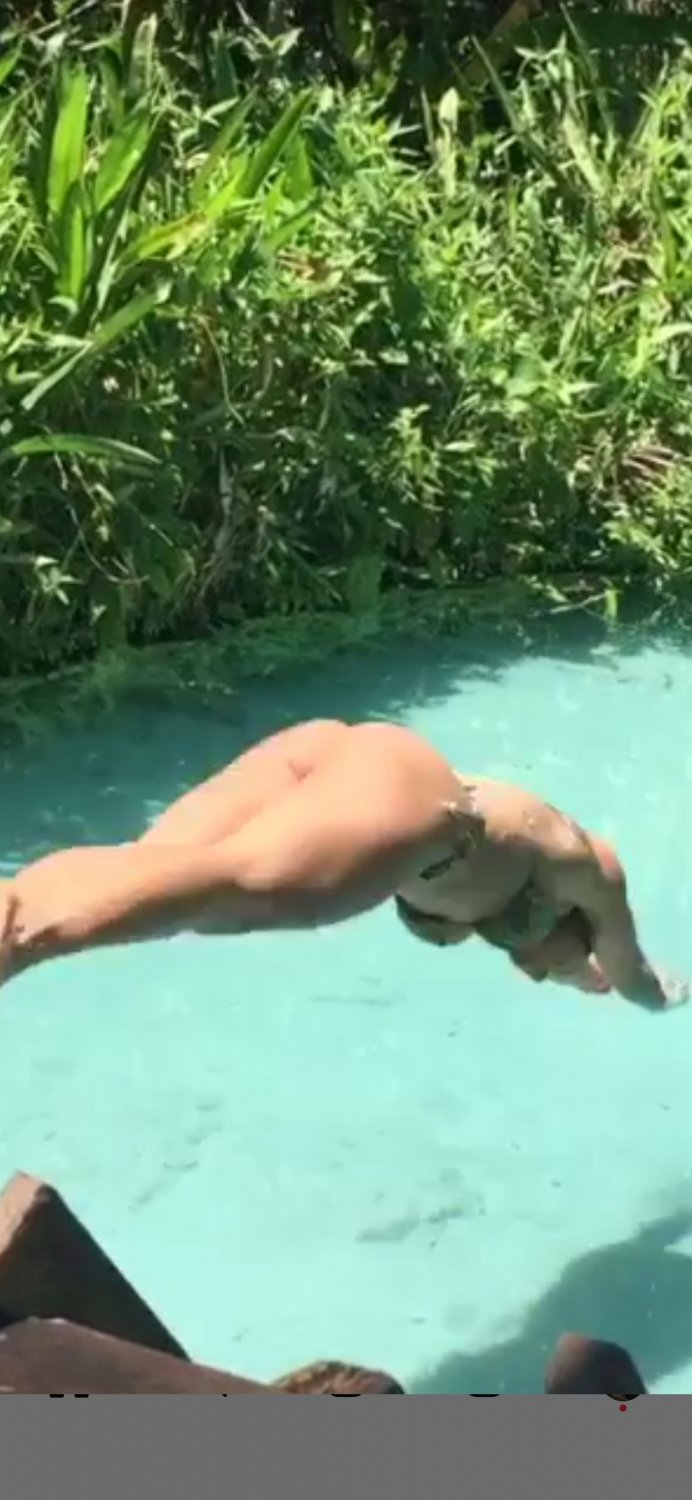 Hevelin Lopez Teasing Her Sweet Body for You 34