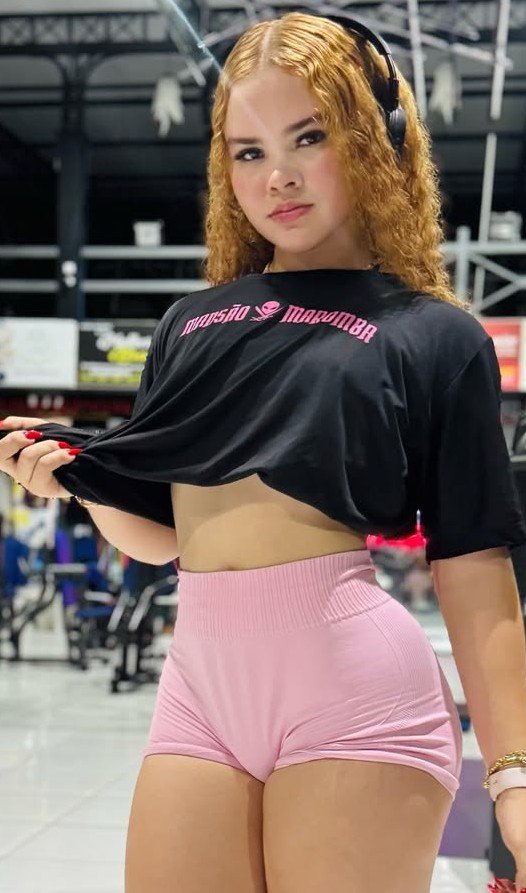 Anny Gabrielly — Too Hot to Handle at the Gym 4