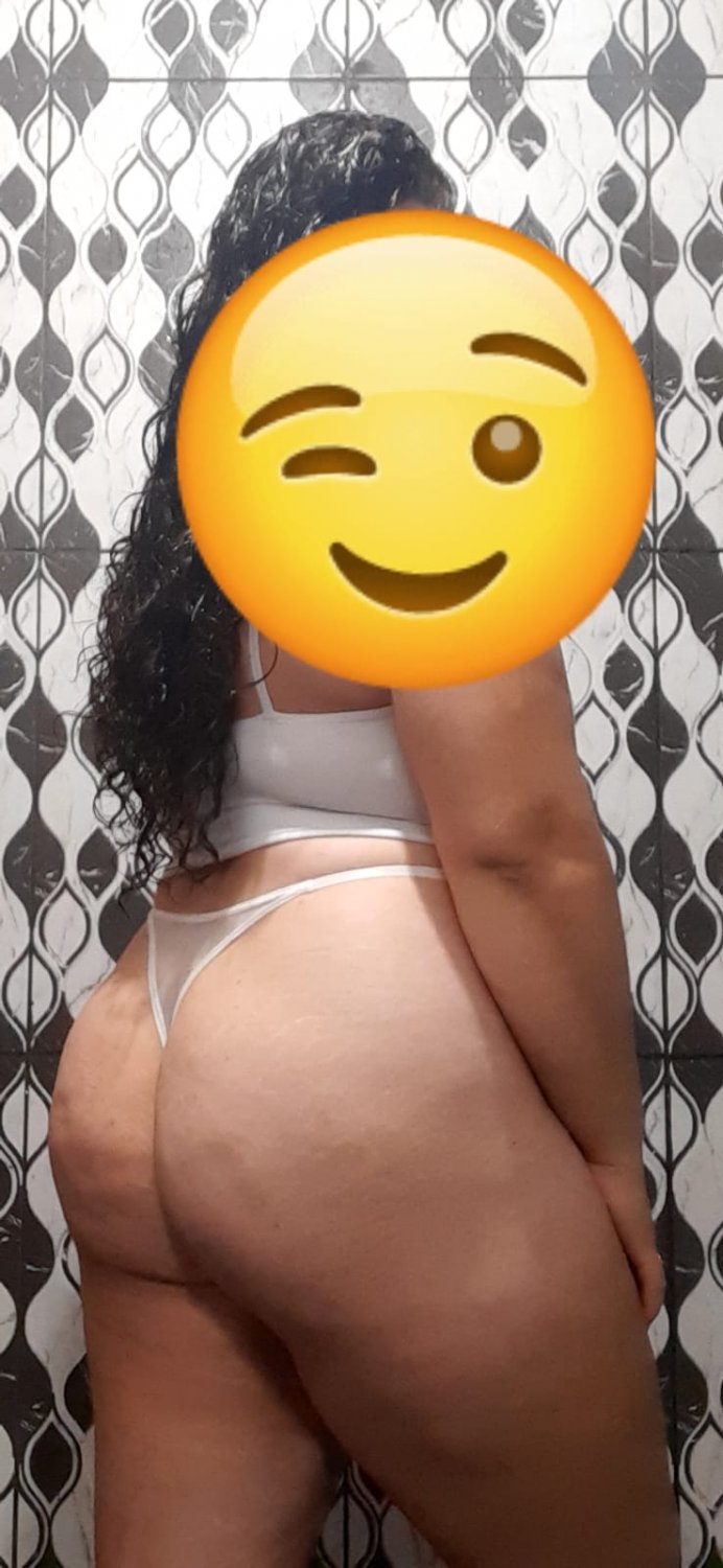 Chubby Cutie From Ubatuba Showing Off Her Sweet Curves 16