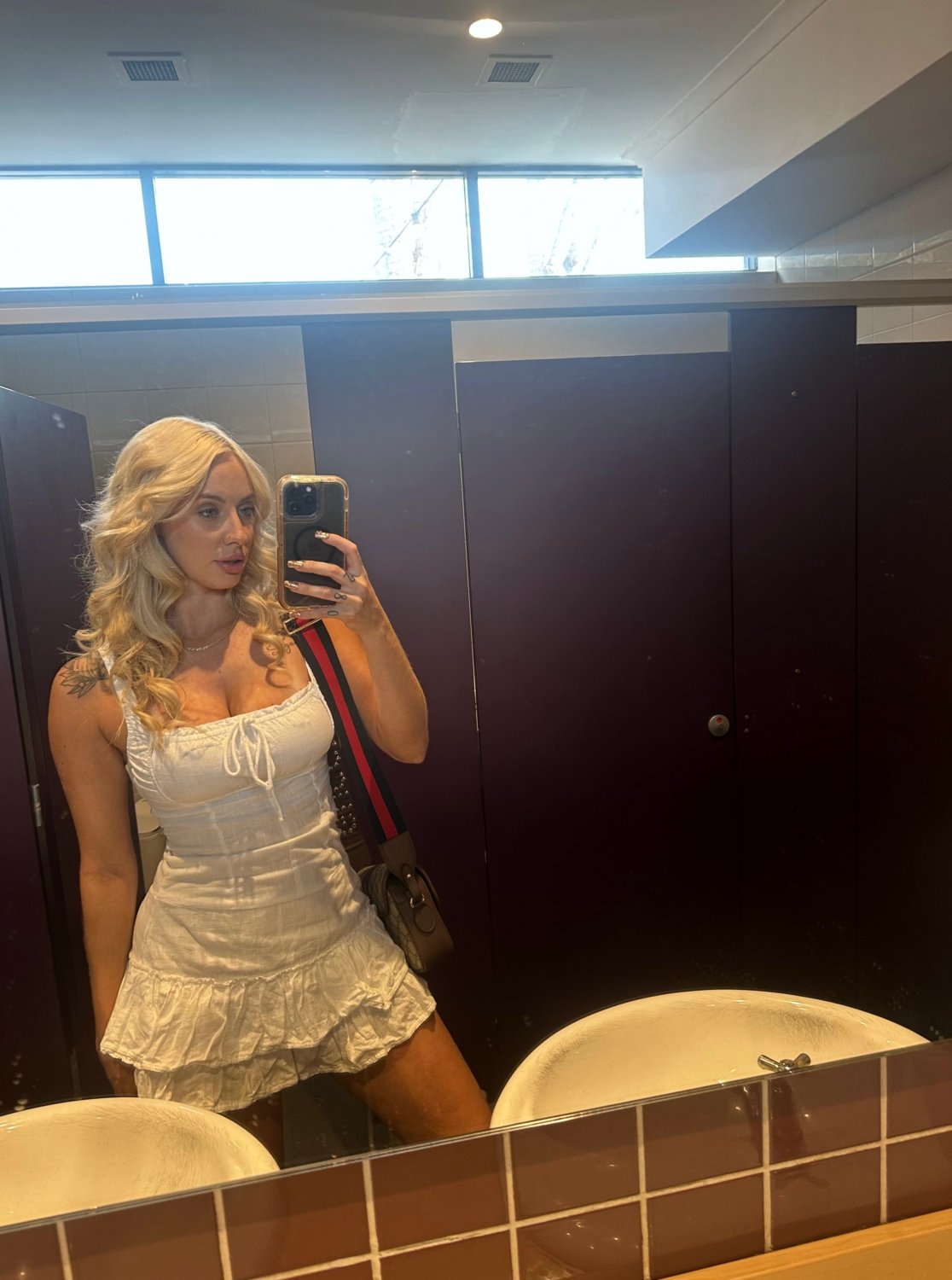 Sarışınlardan hoşlandığını duydum. 1