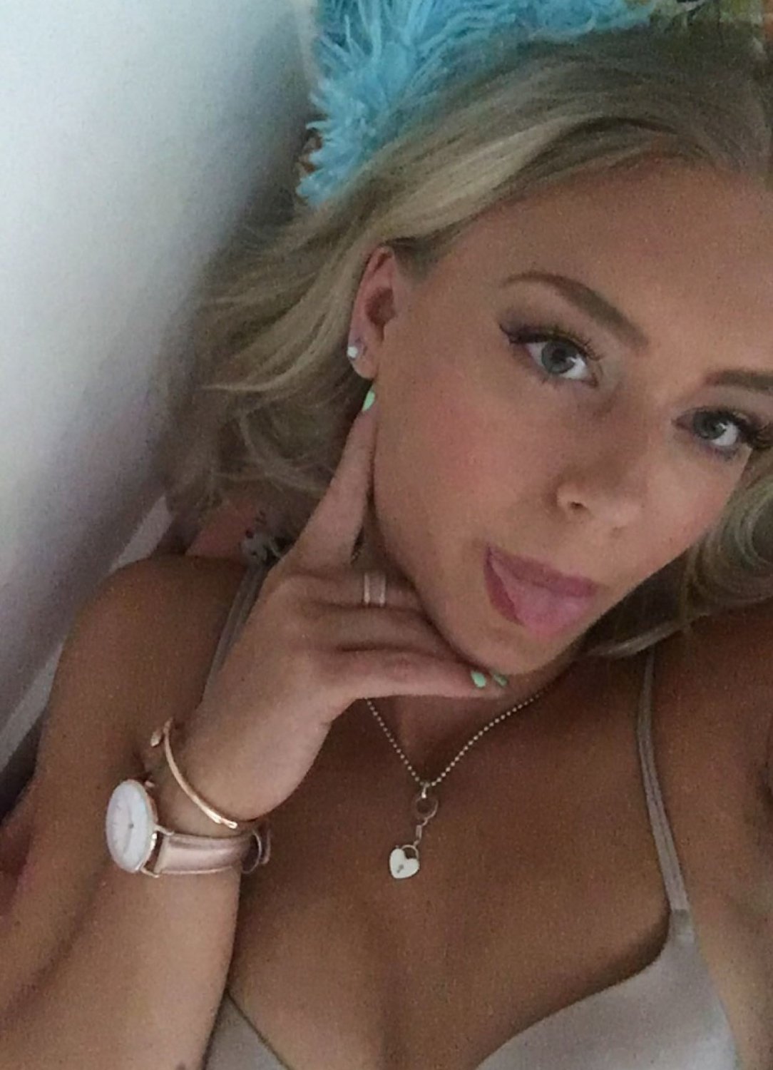 Lush Blonde Snapchat Beauty Gets Leaked 2