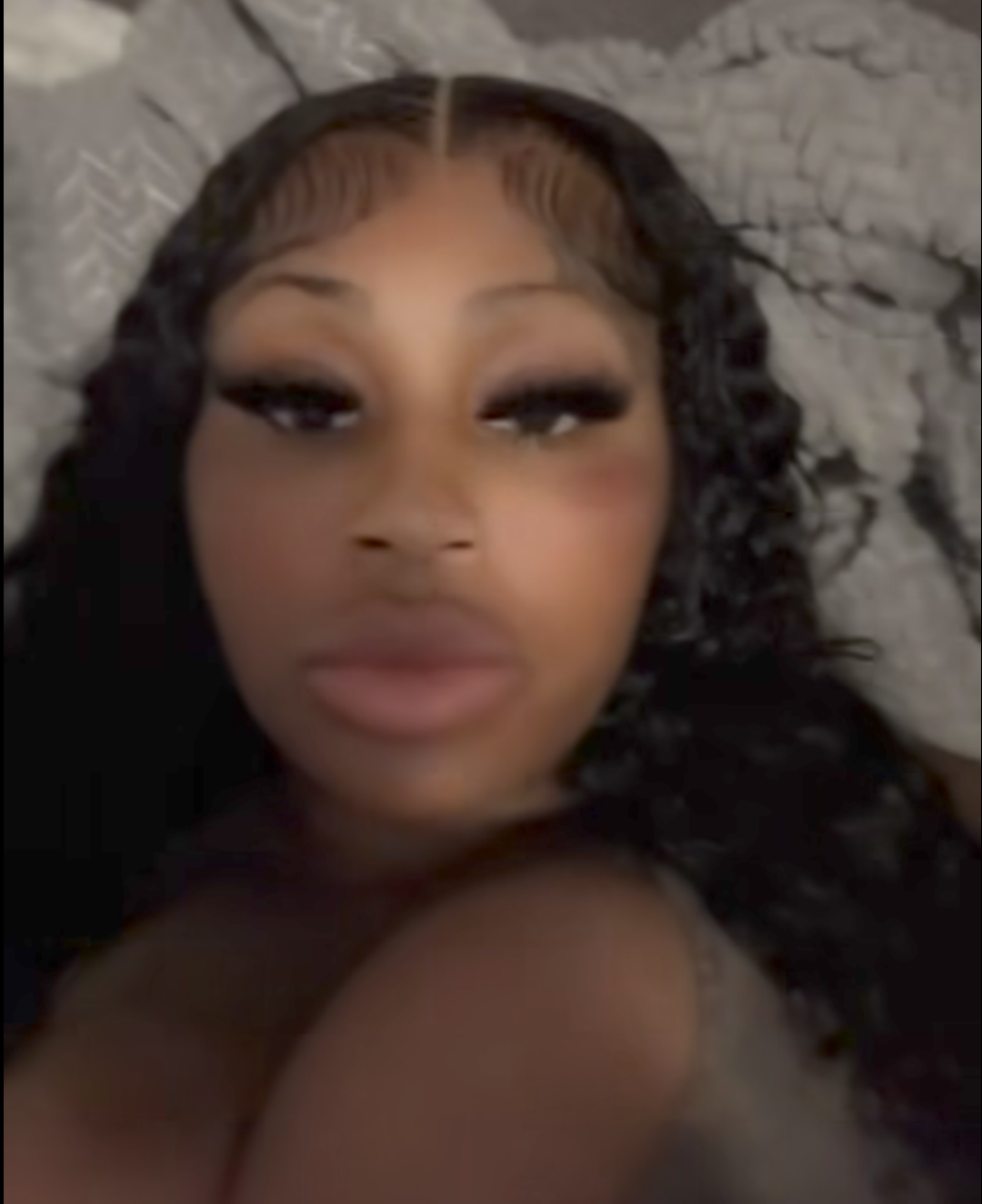 シー・ラブズ・ホエン・ユー・カバー・ハー・ビューティフル・フェイス・ウィズ・セメン 7