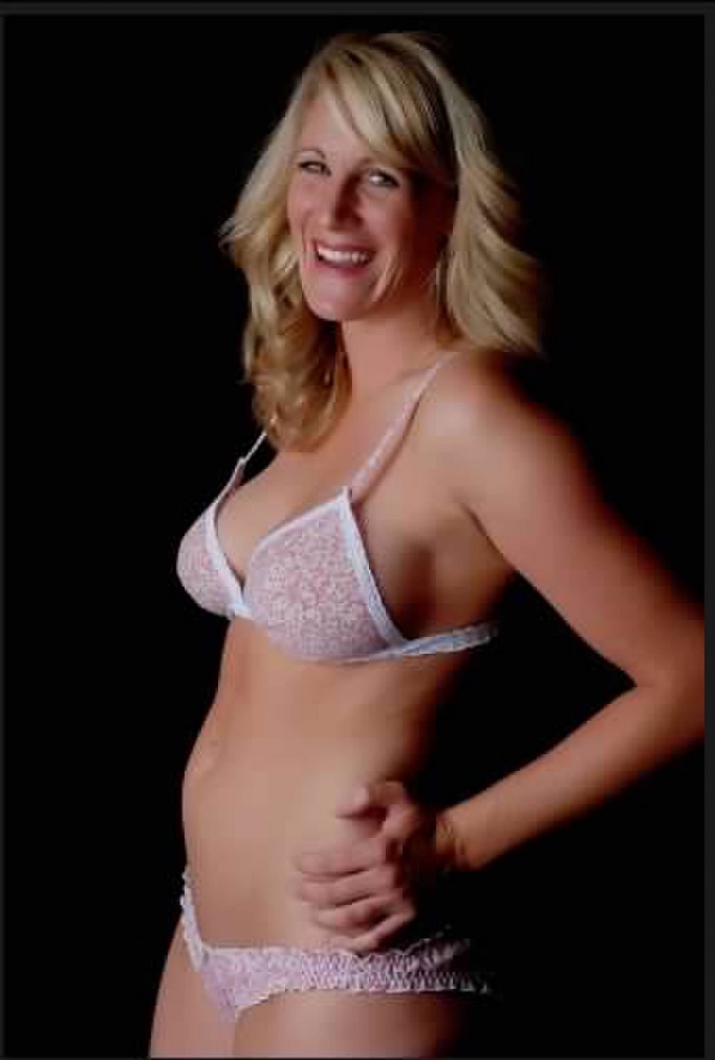 MILF Alice Rocking Her Blonde Bombshell Look 2