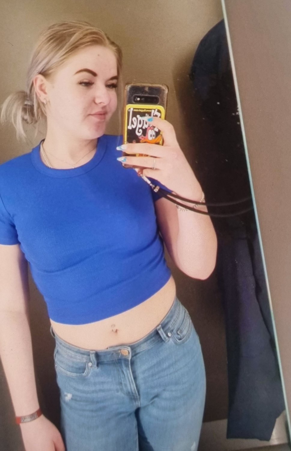 Melissa Teasing with Her Sweet, Juicy Body 7