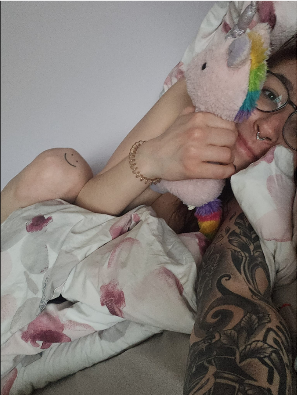 Help Naughty Social Worker Laura Become an Internet Star 15